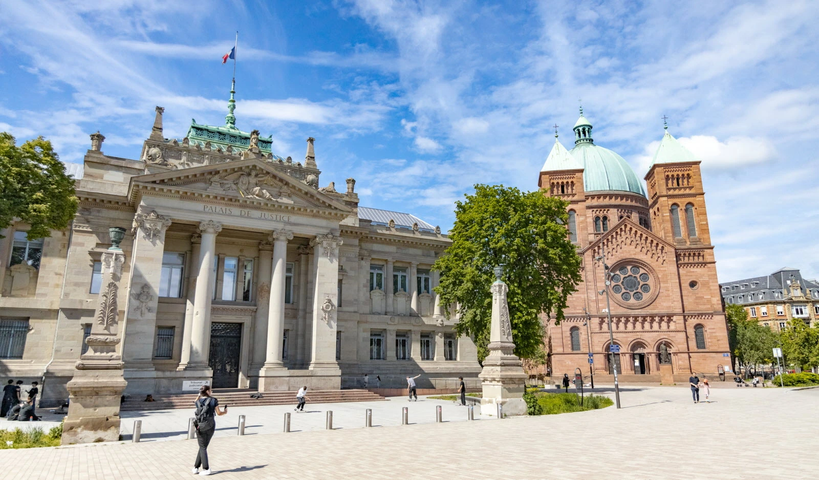 Vendre-à-République-et-Tribunal